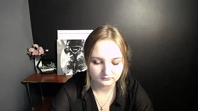 Snapshot of Mystic_nikole chatting on 10/08/25, 12:14 Mystic nikole online show from 10/08/25, 12:14