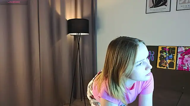 Snapshot of VinnieSerrano chatting on 09/22/25, 02:08 VinnieSerrano online show from 09/22/25, 02:08