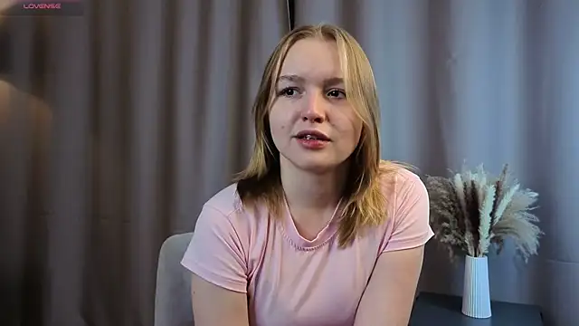 Snapshot of VinnieSerrano chatting on 10/09/25, 01:09 VinnieSerrano online show from 10/09/25, 01:09