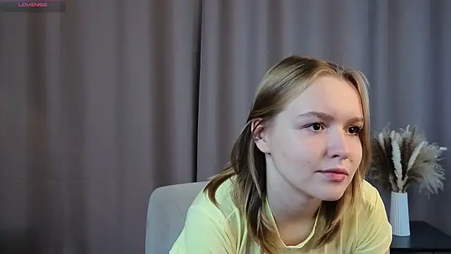 Snapshot of VinnieSerrano chatting on 10/11/25, 03:10 VinnieSerrano online show from 10/11/25, 03:10