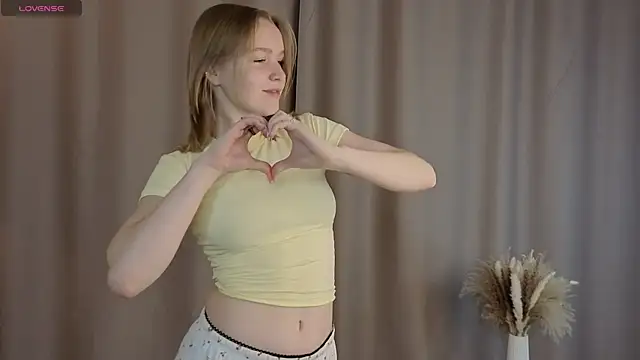 Snapshot of VinnieSerrano chatting on 10/12/25, 03:11 VinnieSerrano online show from 10/12/25, 03:11