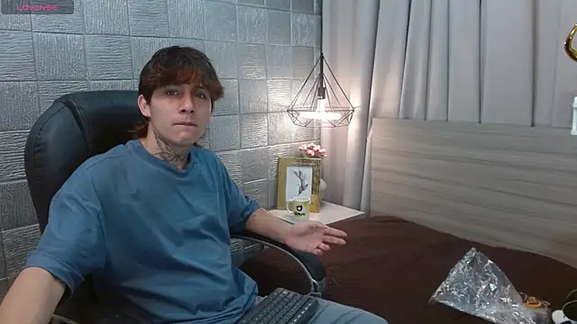 Snapshot of Iantwink18 chatting on 09/27/25, 10:59 Iantwink18 online show from 09/27/25, 10:59