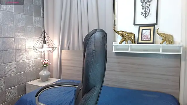 Snapshot of Iantwink18 chatting on 10/30/25, 10:10 Iantwink18 online show from 10/30/25, 10:10