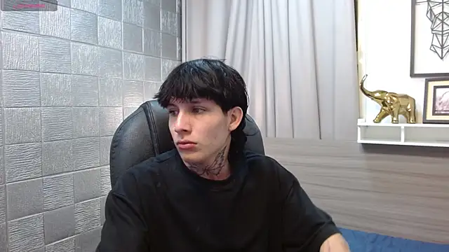 Snapshot of Iantwink18 chatting on 11/07/25, 08:09 Iantwink18 online show from 11/07/25, 08:09