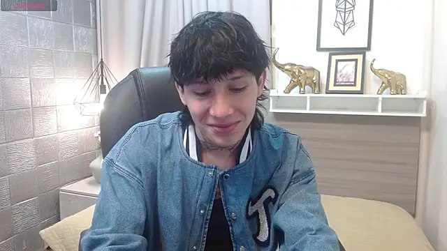 Snapshot of Iantwink18 chatting on 11/08/25, 07:45 Iantwink18 online show from 11/08/25, 07:45