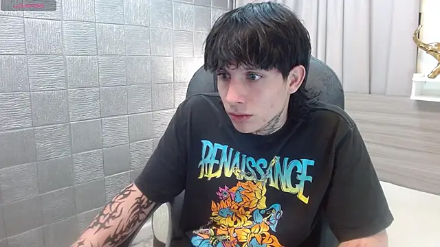 Snapshot of Iantwink18 chatting on 11/19/25, 03:12 Iantwink18 online show from 11/19/25, 03:12