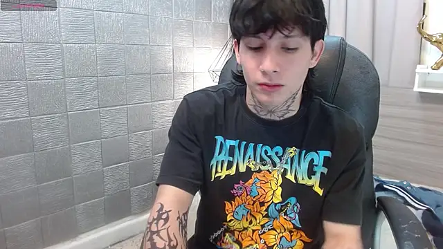 Snapshot of Iantwink18 chatting on 11/20/25, 03:23 Iantwink18 online show from 11/20/25, 03:23