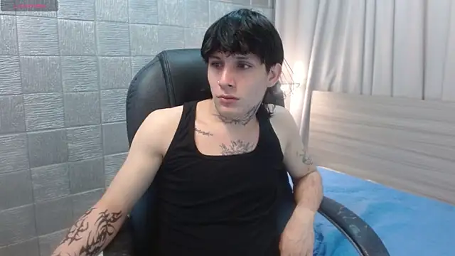 Snapshot of Iantwink18 chatting on 11/21/25, 07:34 Iantwink18 online show from 11/21/25, 07:34