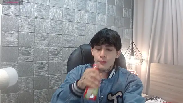 Snapshot of Iantwink18 chatting on 11/25/25, 09:59 Iantwink18 online show from 11/25/25, 09:59