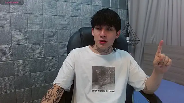 Snapshot of Iantwink18 chatting on 11/29/25, 03:20 Iantwink18 online show from 11/29/25, 03:20