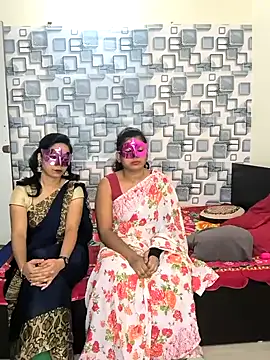 Family02 online show from 12/18/25, 05:08