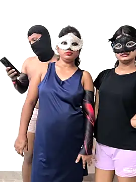 Family02 online show from 04/27/26, 10:35