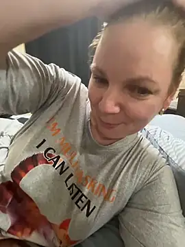 aussiepeaches online show from 11/11/25, 01:55