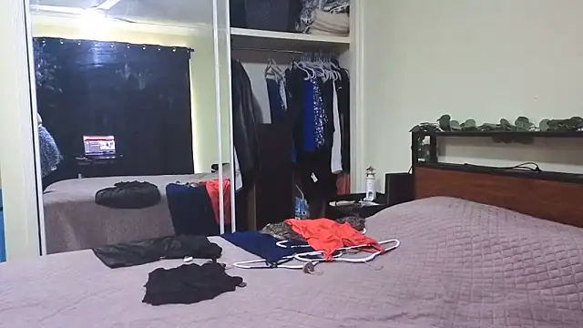 aussiepeaches online show from 11/23/25, 04:01