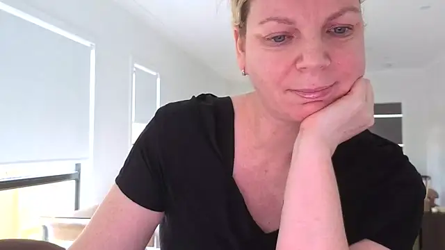 Snapshot of aussiepeaches chatting on 04/24/26, 12:13 aussiepeaches online show from 04/24/26, 12:13