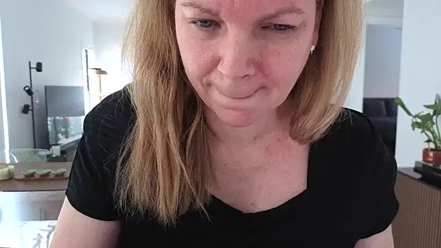 Snapshot of aussiepeaches chatting on 04/28/26, 02:27 aussiepeaches online show from 04/28/26, 02:27
