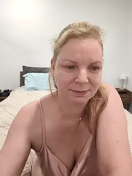 Snapshot of aussiepeaches chatting on 05/12/26, 02:19 aussiepeaches online show from 05/12/26, 02:19