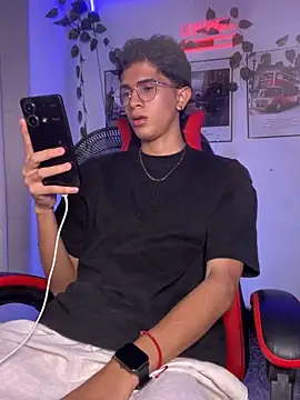 Snapshot of rickyvalentino chatting on 09/19/25, 02:46 rickyvalentino online show from 09/19/25, 02:46
