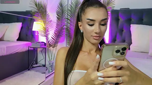 JuliaQuin online show from 09/14/25, 06:51