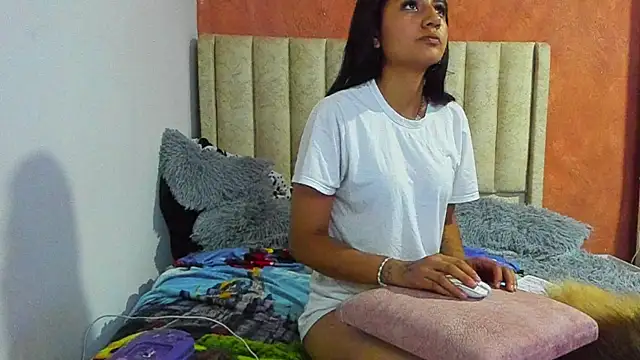 Naomi 205 online show from 12/01/25, 04:28