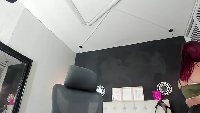 Snapshot of Eva_hot_1 chatting on 12/04/25, 01:09 Eva hot 1 online show from 12/04/25, 01:09