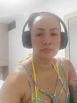 Snapshot of Anilina1212 chatting on 10/28/25, 04:27 Anilina1212 online show from 10/28/25, 04:27
