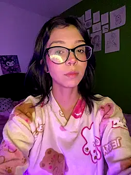 Snapshot of Valen-Foxx chatting on 10/01/25, 05:24 Valen-Foxx online show from 10/01/25, 05:24