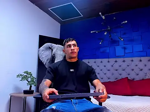 Snapshot of adrian_ray chatting on 09/10/25, 12:21 adrian ray online show from 09/10/25, 12:21