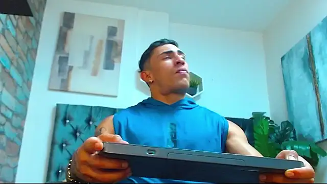 Snapshot of adrian_ray chatting on 09/27/25, 06:02 adrian ray online show from 09/27/25, 06:02