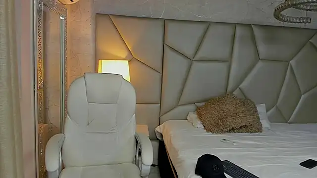 Snapshot of adrian_ray chatting on 10/04/25, 11:52 adrian ray online show from 10/04/25, 11:52