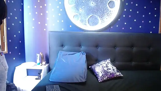 Snapshot of Olivia11_ chatting on 09/12/25, 01:00 Olivia11  online show from 09/12/25, 01:00