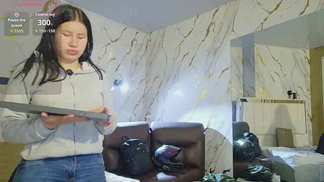 Olivia11  online show from 04/23/26, 02:41