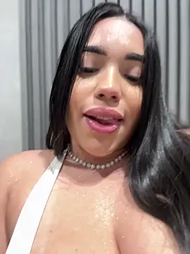 Snapshot of SofiaWildee chatting on 06/11/26, 12:32 SofiaWildee online show from 06/11/26, 12:32