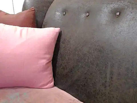 bustylaura4u online show from 03/25/26, 11:00