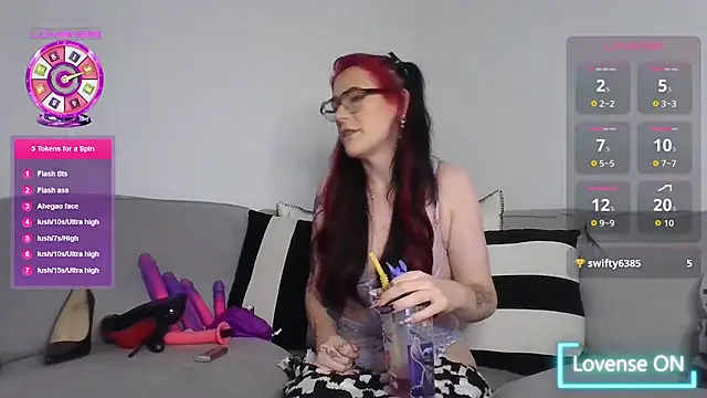 Snapshot of Harley-Moon chatting on 10/23/25, 09:24 Harley-Moon online show from 10/23/25, 09:24