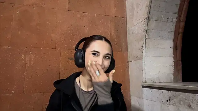 Snapshot of LinaMour chatting on 09/11/25, 10:10 LinaMour online show from 09/11/25, 10:10