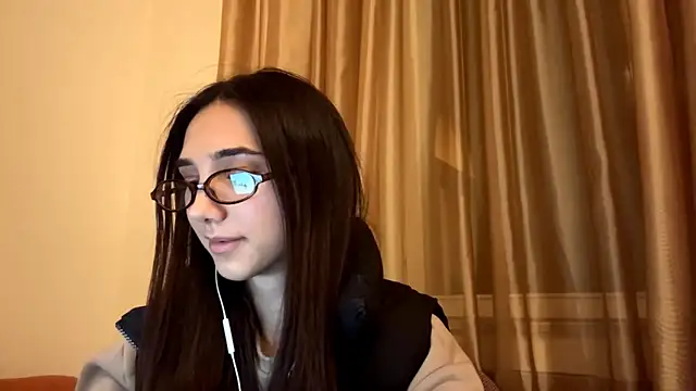 Snapshot of LinaMour chatting on 09/29/25, 10:14 LinaMour online show from 09/29/25, 10:14