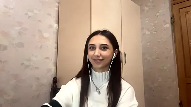 Snapshot of LinaMour chatting on 10/11/25, 10:30 LinaMour online show from 10/11/25, 10:30