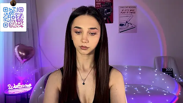 LinaMour online show from 05/19/26, 01:56