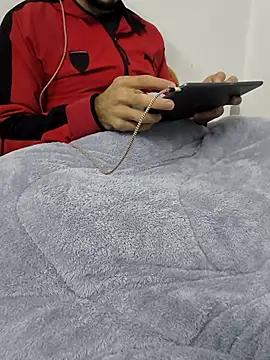 yazinyazin1 online show from 11/17/25, 03:45