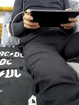 yazinyazin1 online show from 11/17/25, 06:24