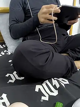 yazinyazin1 online show from 11/27/25, 01:18