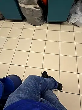 Snapshot of sisman31 chatting on 09/14/25, 01:05 sisman31 online show from 09/14/25, 01:05