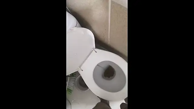 Snapshot of sisman31 chatting on 11/06/25, 08:32 sisman31 online show from 11/06/25, 08:32