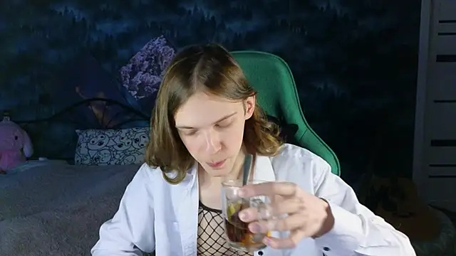 Snapshot of artass2 chatting on 11/22/25, 07:02 artass2 online show from 11/22/25, 07:02