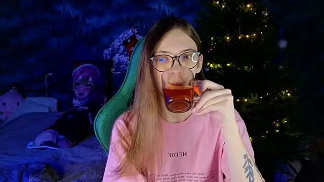 Snapshot of artass2 chatting on 12/14/25, 12:49 artass2 online show from 12/14/25, 12:49