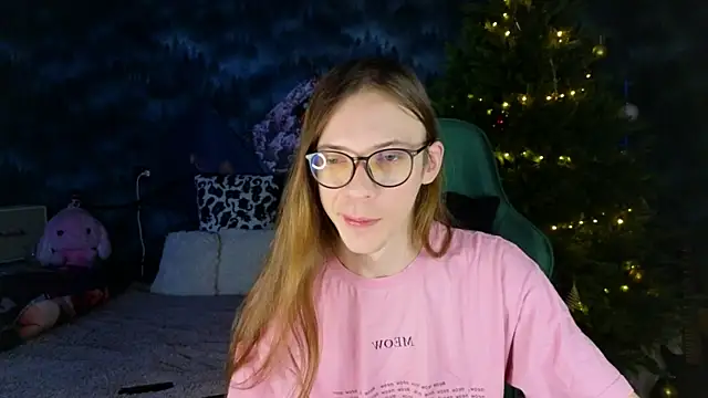 Snapshot of artass2 chatting on 12/15/25, 02:38 artass2 online show from 12/15/25, 02:38