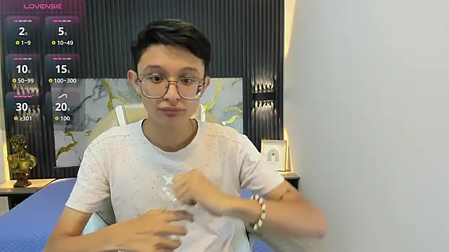 SantiagoRusso18 online show from 09/30/25, 12:32