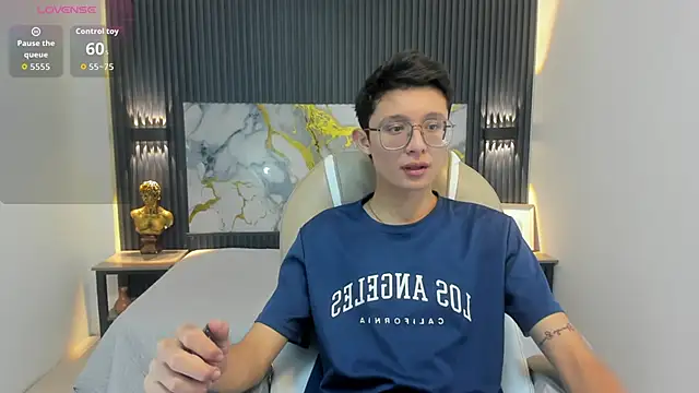 SantiagoRusso18 online show from 10/08/25, 12:36