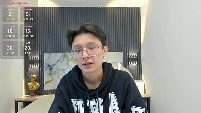 SantiagoRusso18 online show from 10/20/25, 12:38